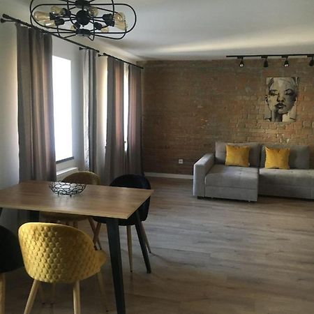 Дворівневі Апартаменти На Площі Ринок Liov Exterior foto